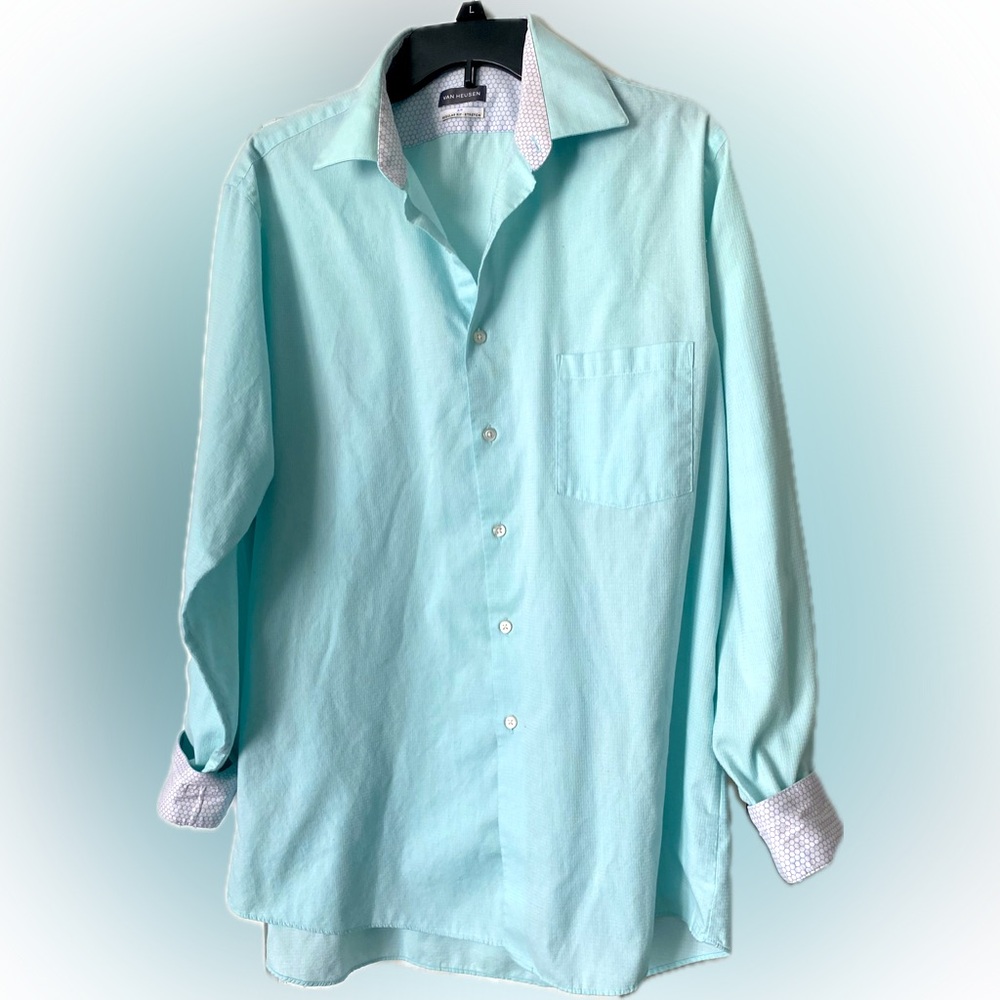 Mens long sleeve shirt by Van Heusen.  Size XL. Color mint green